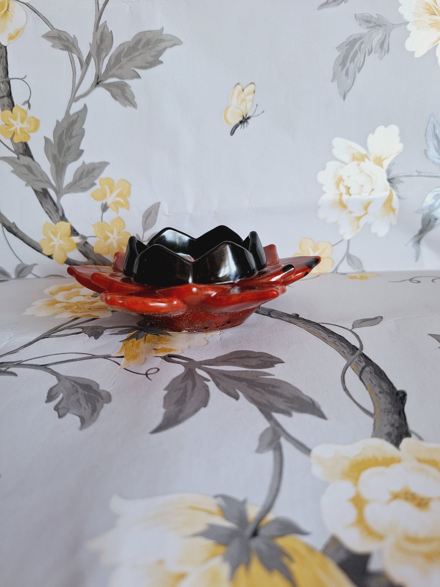 Red & Black Tea Light Holder